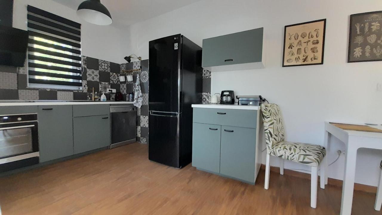 Apartments & Room Danijel Pinezići Eksteriør bilde