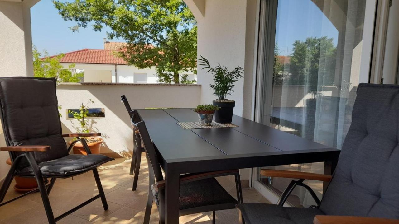 Apartments & Room Danijel Pinezići Eksteriør bilde