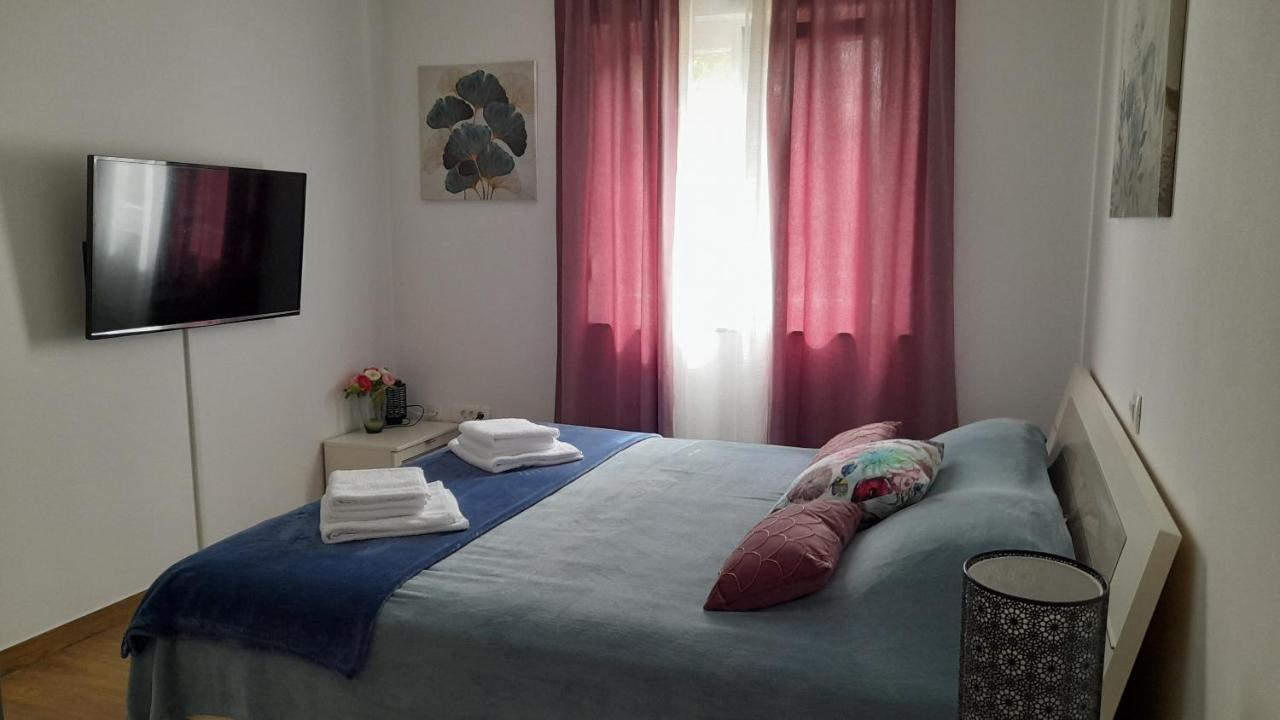 Apartments & Room Danijel Pinezići Eksteriør bilde
