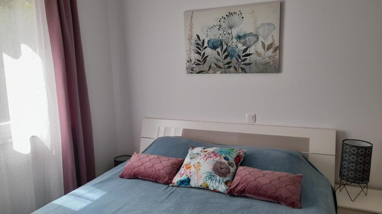 Apartments & Room Danijel Pinezići Eksteriør bilde