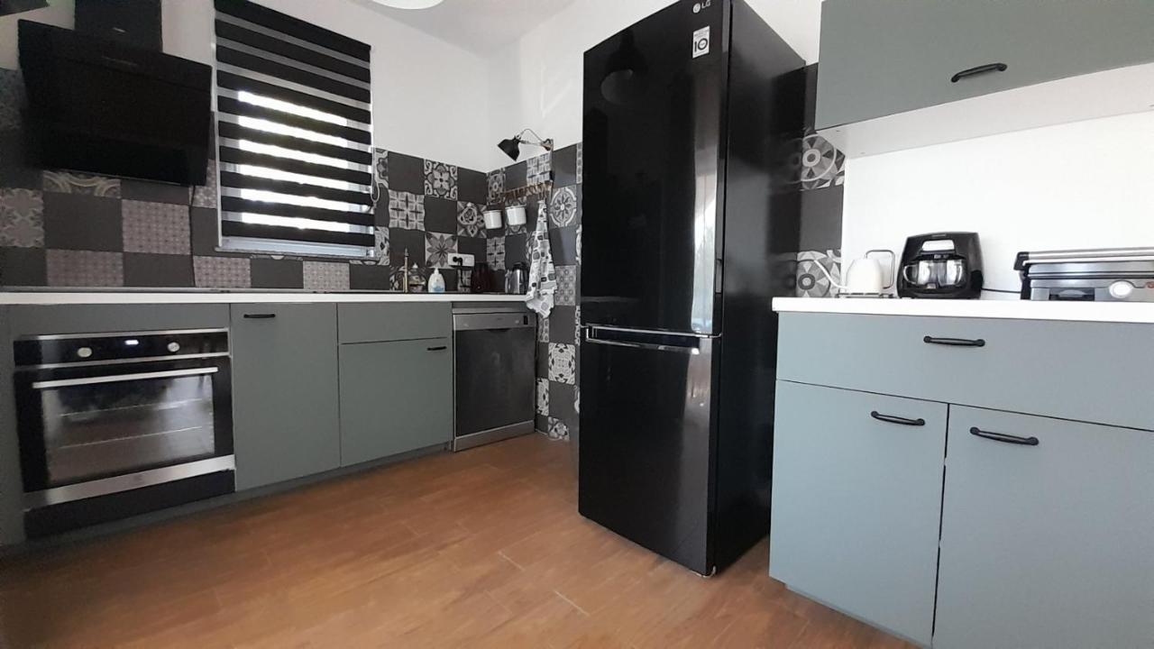 Apartments & Room Danijel Pinezići Eksteriør bilde