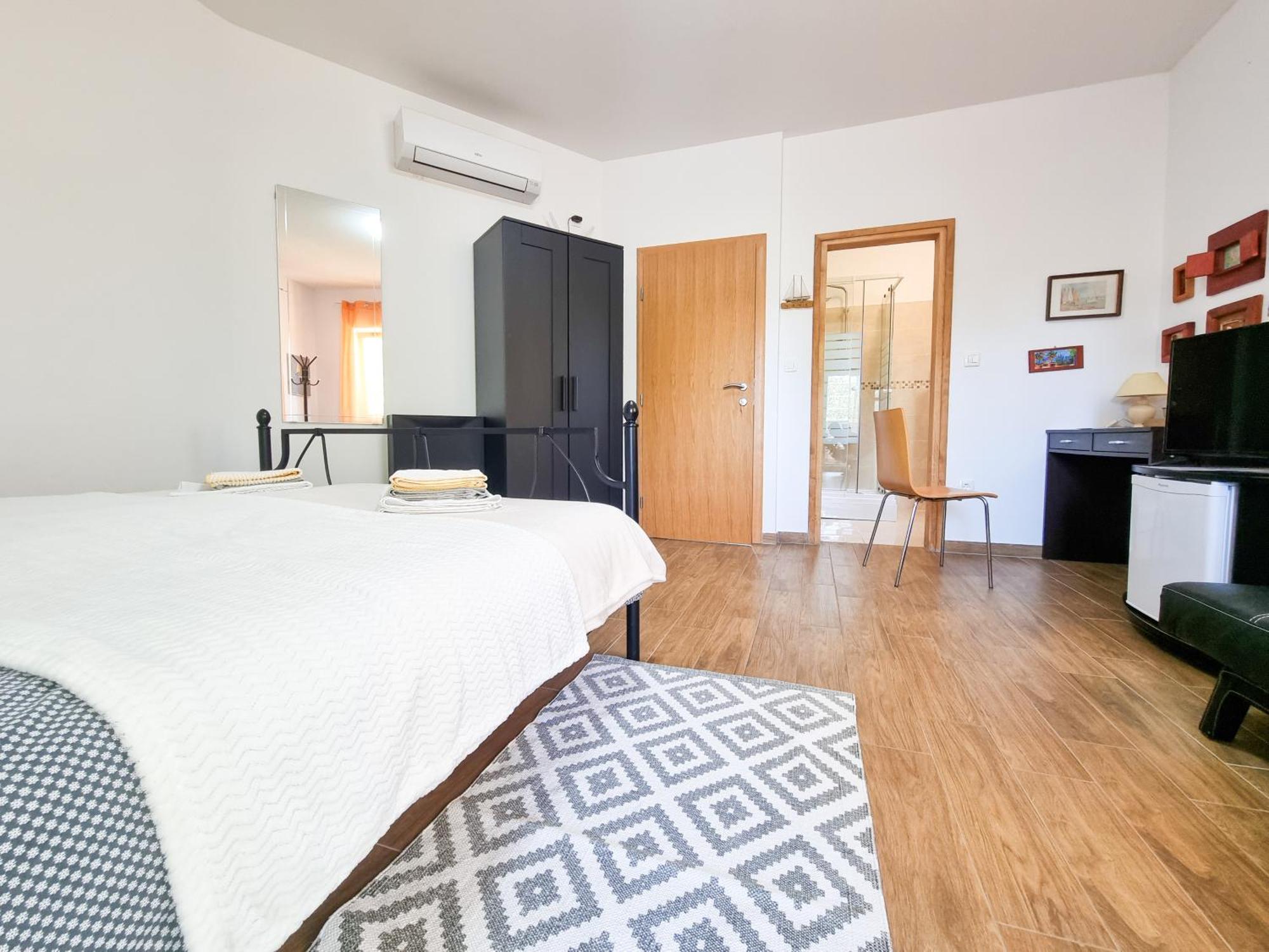 Apartments & Room Danijel Pinezići Eksteriør bilde